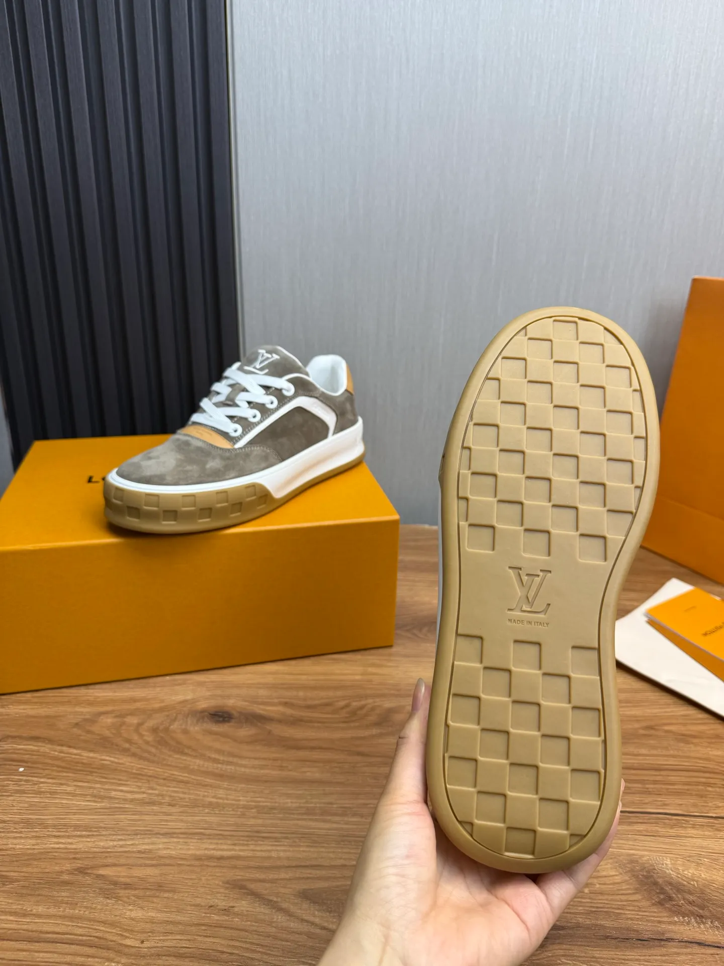 Men's shoes 620💰 Lv. Top purchasing agent🇮🇹 Louis Vuitton, sports sneakers counter synchronization, uppers imported from Italy, high-quality splicing and complex handicrafts, imported mesh pads are soft and comfortable, soles: original factory special soles, TPU exclusive movable molded soles super comfortable, original factory single goods, 🔍🔍high quality, you can enter and exit the counter at will, welcome to compare, code number 38-44 (customized 38.45)